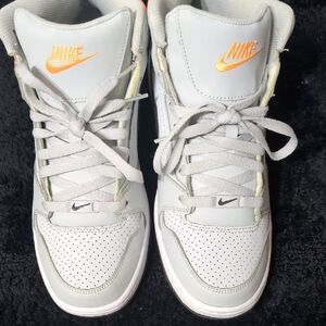 Nike High-Tops in Light Gray and Bright Orange